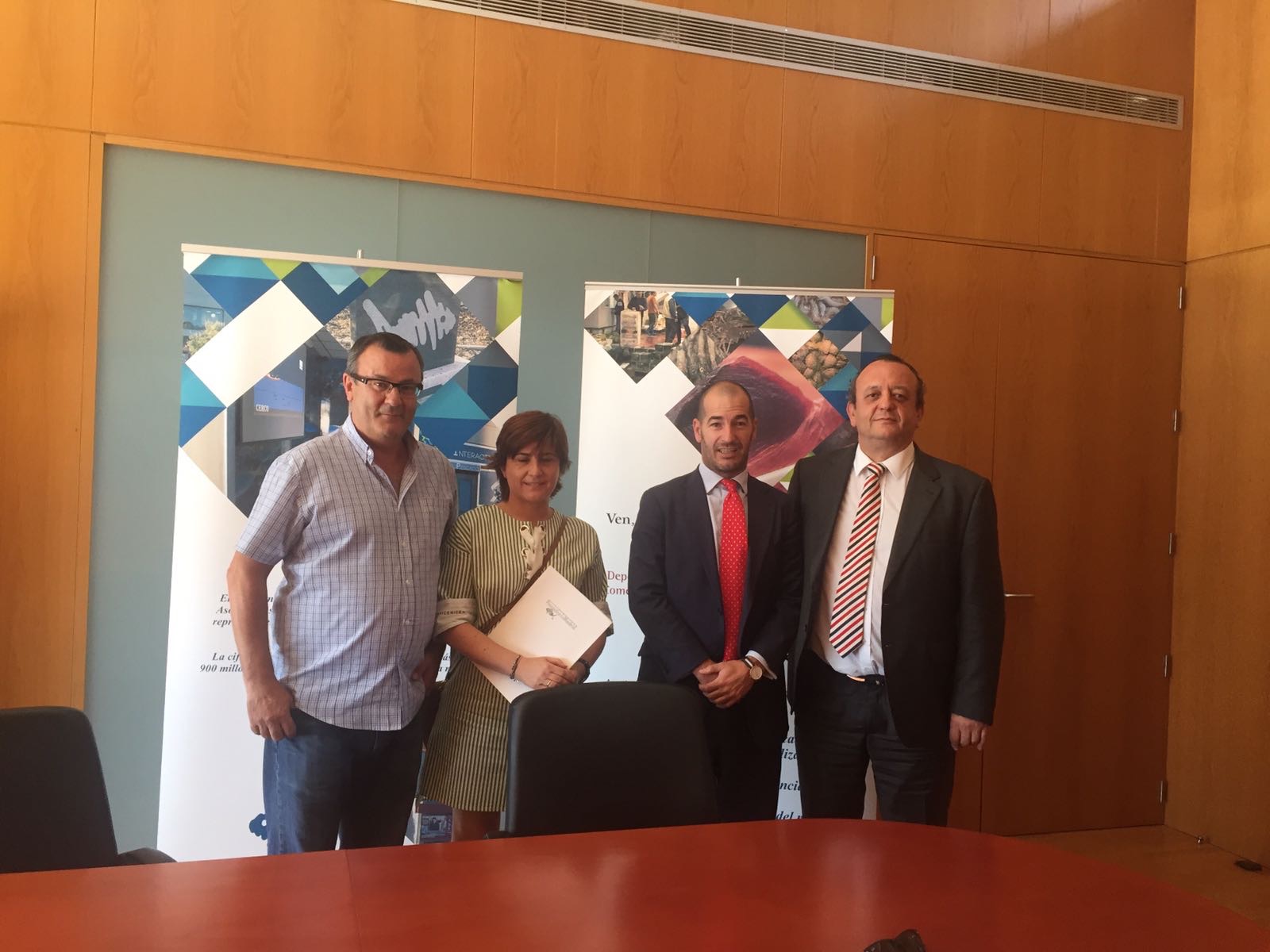 Acuerdo de colaboración AEMPM y Banco Santander